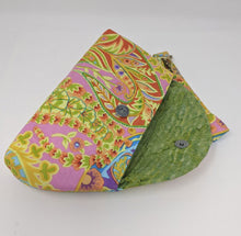 Load image into Gallery viewer, Barbara Escott: Wristlet, Pink Floral