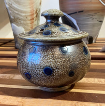 Load image into Gallery viewer, Eric Smith Pottery: Garlic Jar