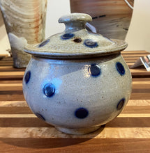 Load image into Gallery viewer, Eric Smith Pottery: Garlic Jar
