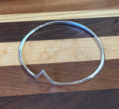 Jeanne Bennett: Round V Bangle