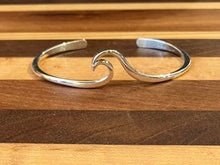 Load image into Gallery viewer, Jeanne Bennett: Surf&#39;s Up Bracelet