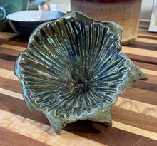Load image into Gallery viewer, Lulu Fichter: Round Ridged Form