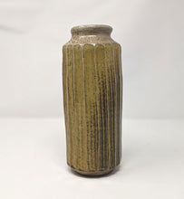 Load image into Gallery viewer, Maya Machin: Medium Vase